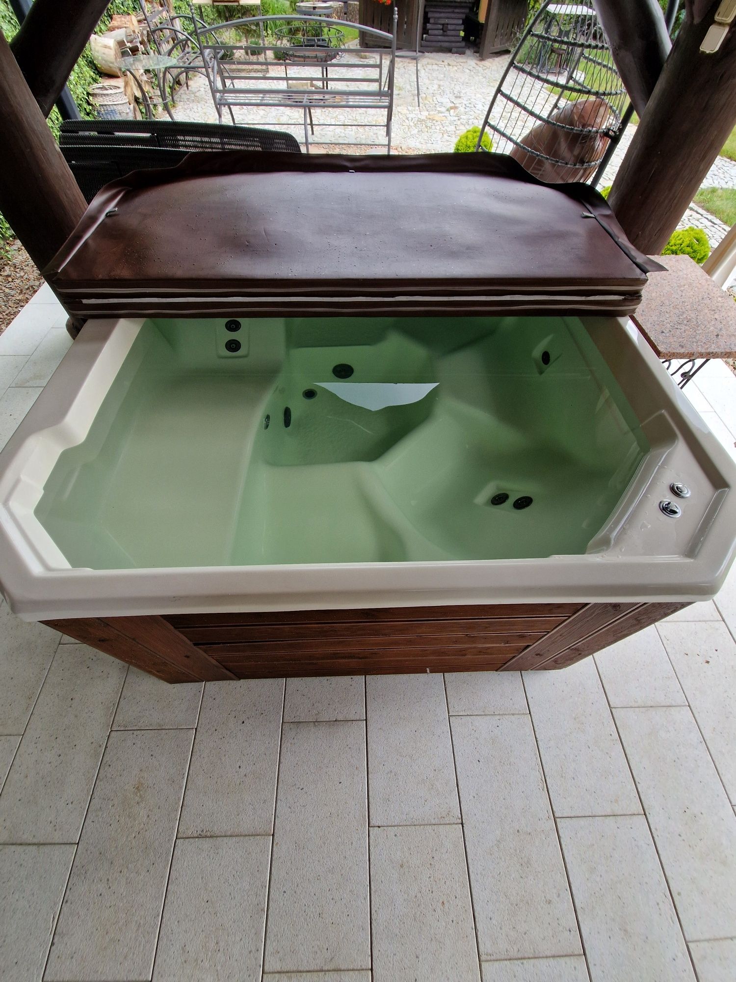 Jacuzzi ogrodowe dla 5 osob 2m X 2m