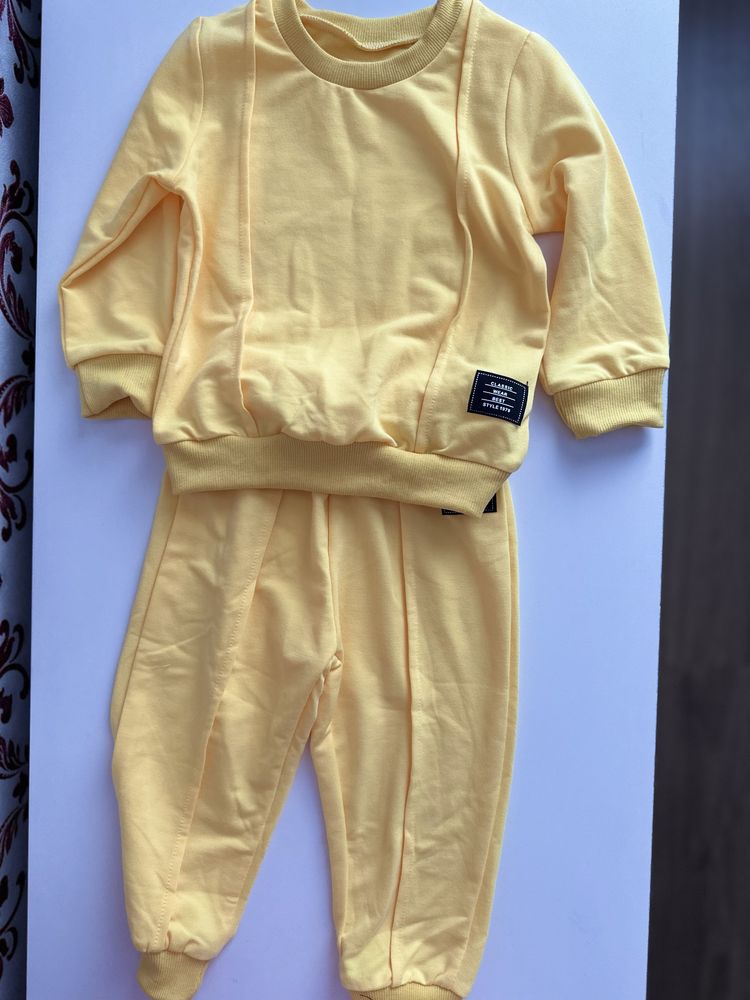 Новий дитячий костюм 80-86 см