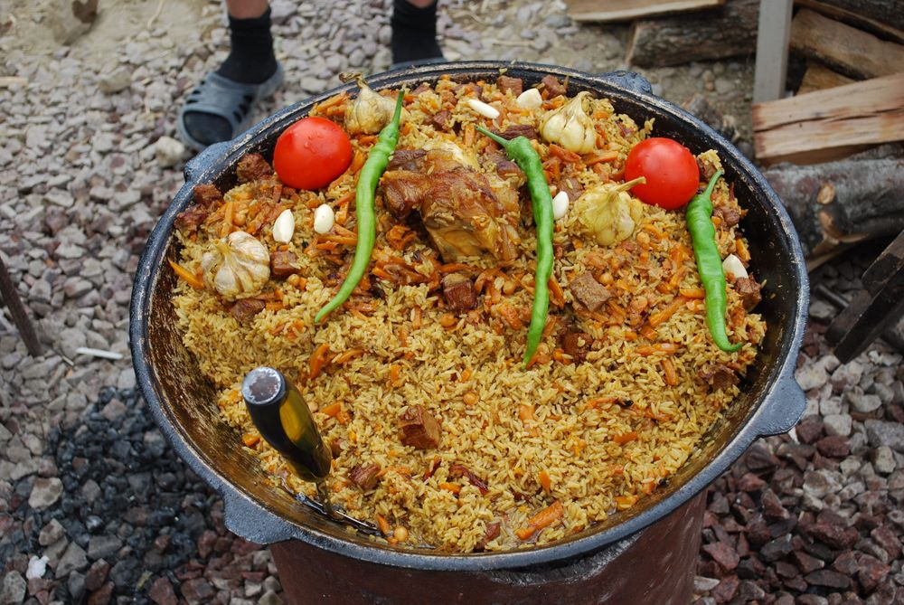 Плов в больших количествах.