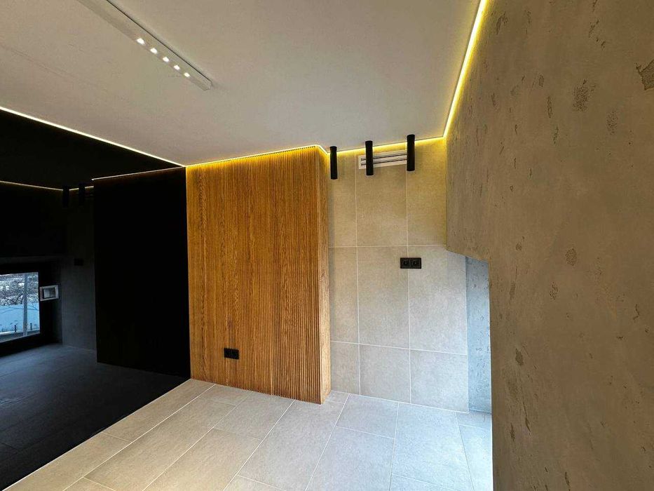 Продаж комерційного приміщення з дизайнерським ремонтом ЖК “Зарічний”!