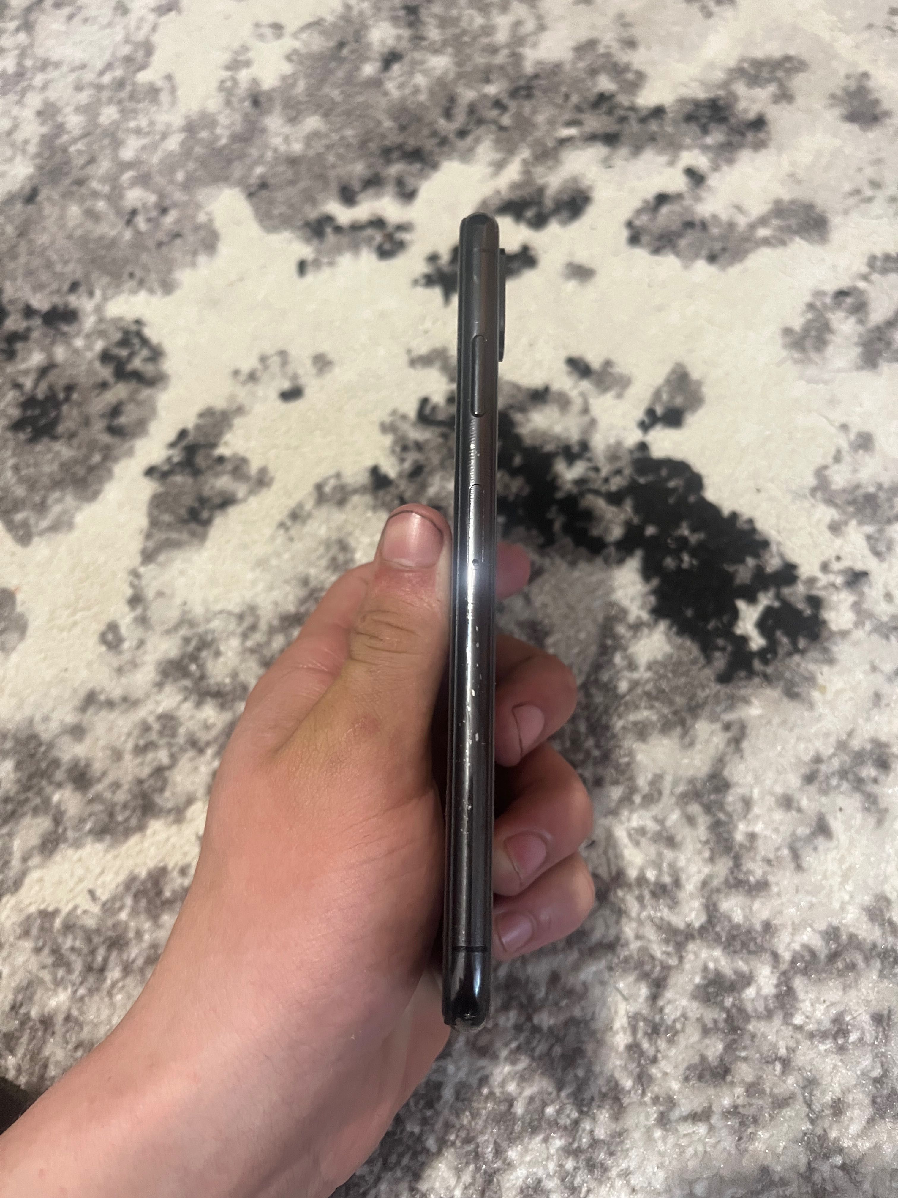 Продам iPhone XS Max