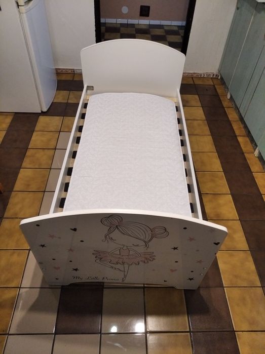 Łóżeczko dziecięce 143 x 73, sprawne, z materacem za 40 zł