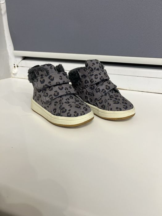 Продам новые детские ботинки H&M