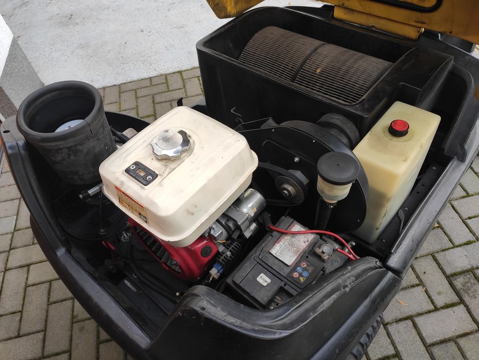 Zamiatarka KM100/100