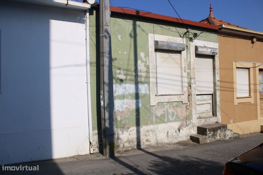 Moradia Térrea C/Terreno para recuperar junto Colégio Sardão-Vila N...