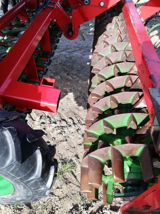 Agregat uprawowo -siewny