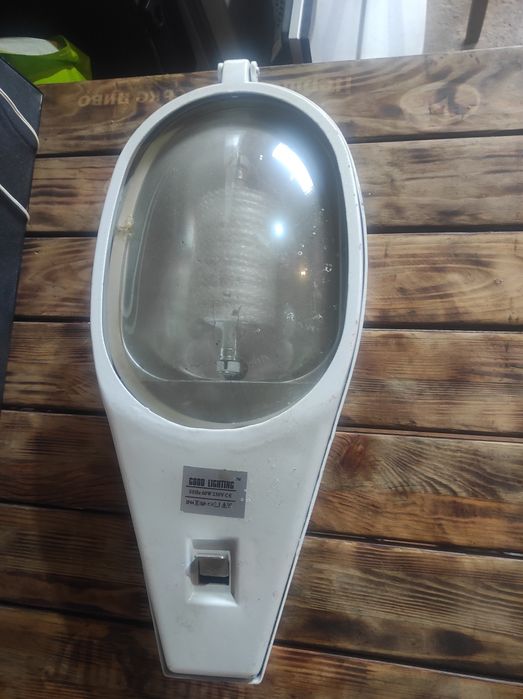 Вуличні фонарі дві штуки