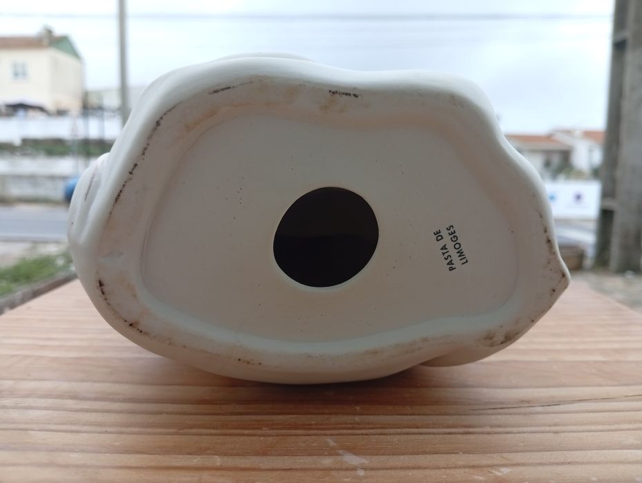 Estatueta em porcelana Limonges