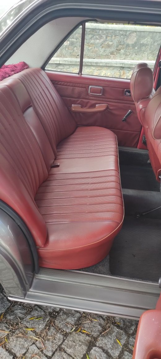 Mercedes Restaurado w115 220D