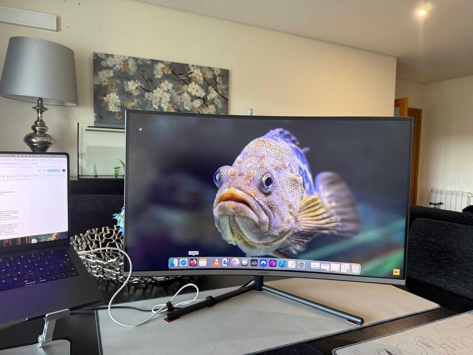 Monitor Curvo SAMSUNG LU32R590CWRXEN (31.5'' - 4K Ultra HD - IPS)