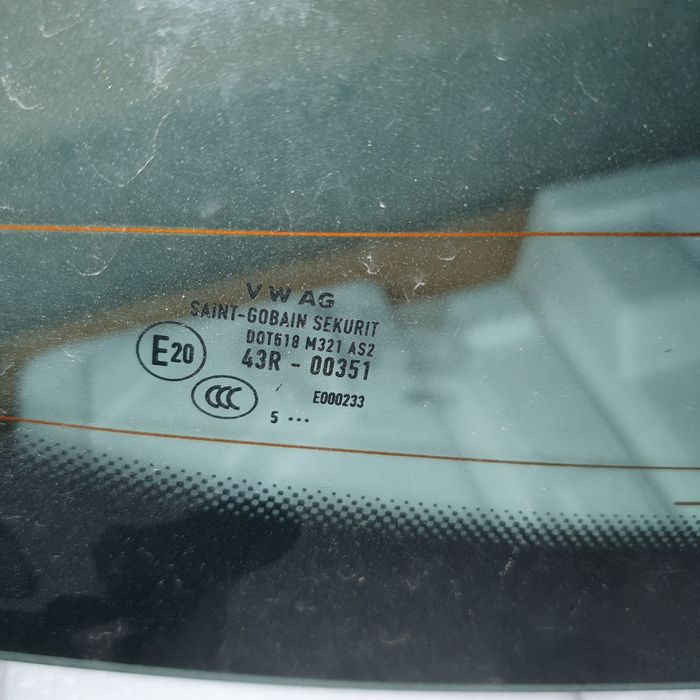 Скло задньой ляди skoda rapid