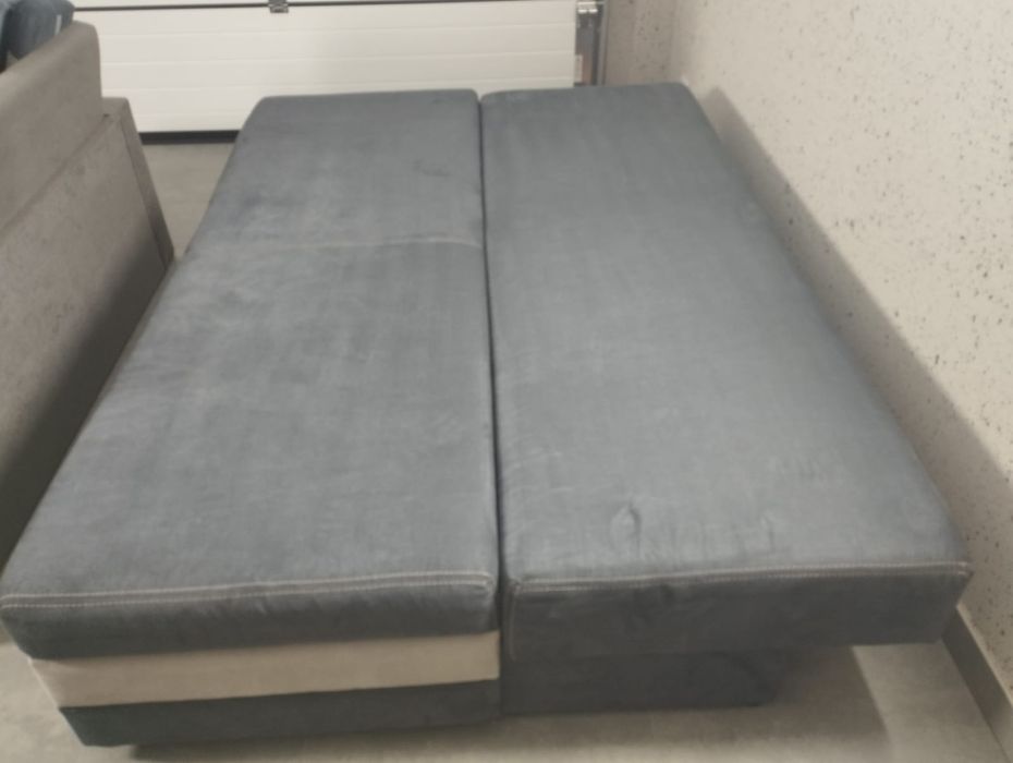 Łóżko typu tapczan z pojemnikiem na pościel