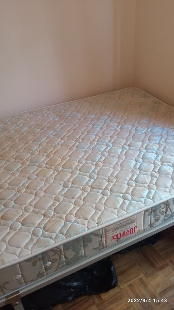 Cama casal com colchão