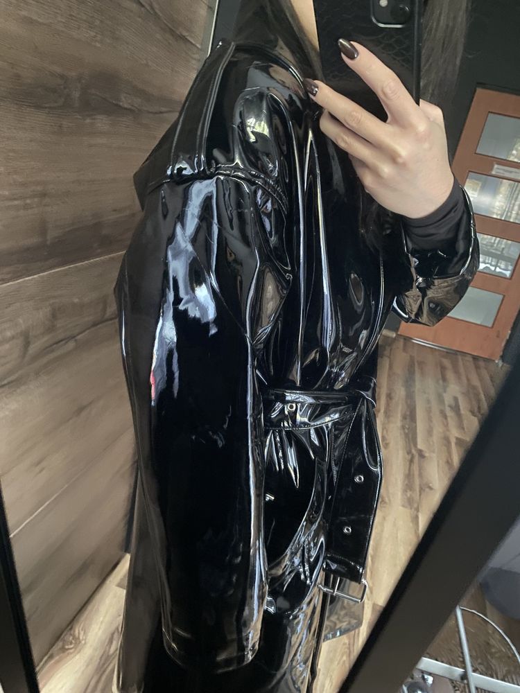 Płaszcz trencz skórzany skóra latex lateks latexowy lateksowy