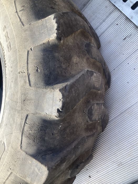 Opony 440/80/28 koparko ładowarka