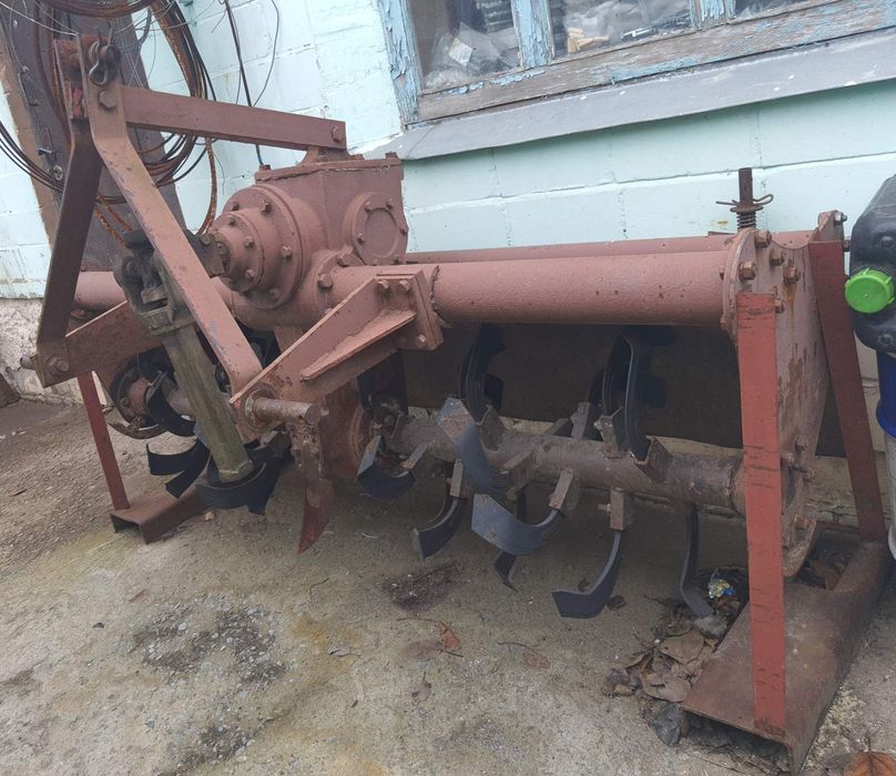 Продам трактор, фрезу, плуги, причіп