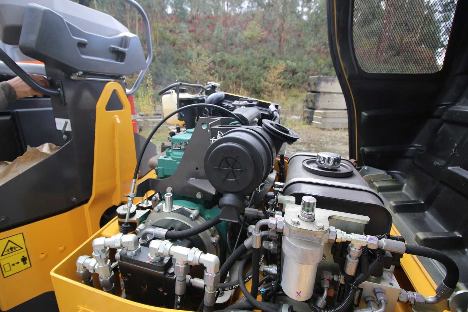 Cilindro compactador asfalto e terra Volvo DD25B (como novo)