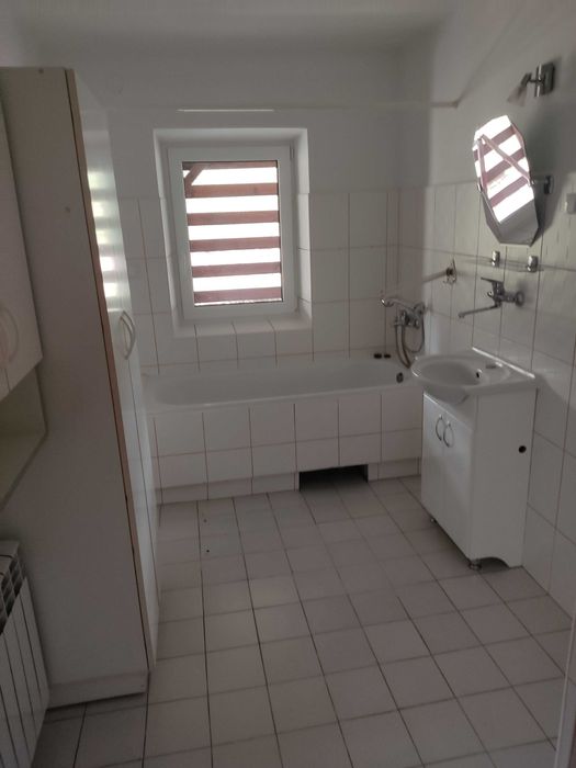 Wynajme parter okolo90m2 plus garaz