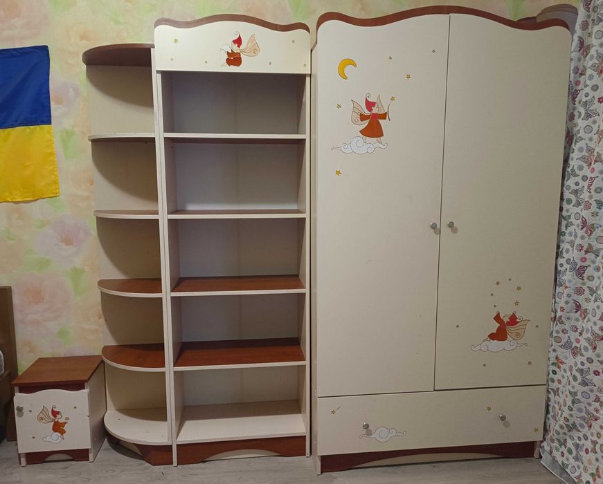 Меблі дитячі  для дівчинки, вживане (шафа,ліжко,полиці,ящик,тумбочка)