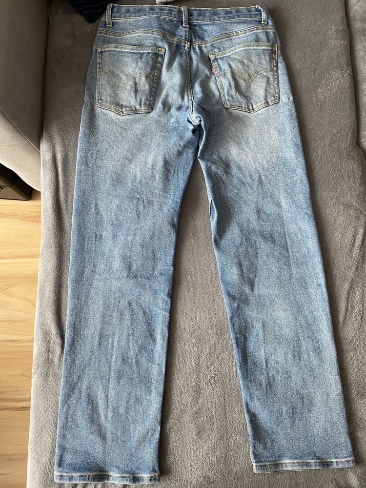 Levis Loose Taper