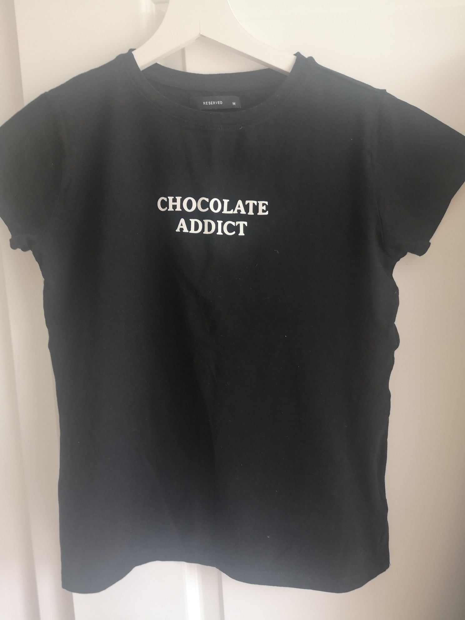 T-shirt Reserved rozmiar M napis Chocolate Addict