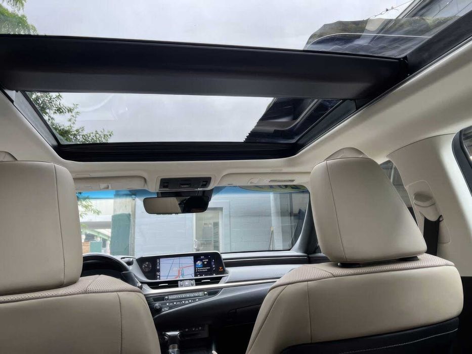 Lexus ES 350 Luxury      2019