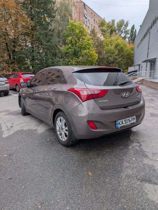 Терміново продам автомобіль Hyundai i30 1.4 2012 дизель механіка