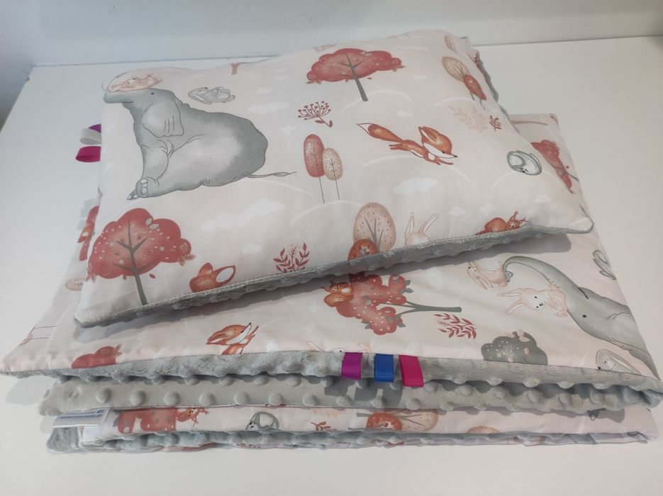 Kocyk z poduszka Minky dla przedszkolaka 75x 100 cm słonie
