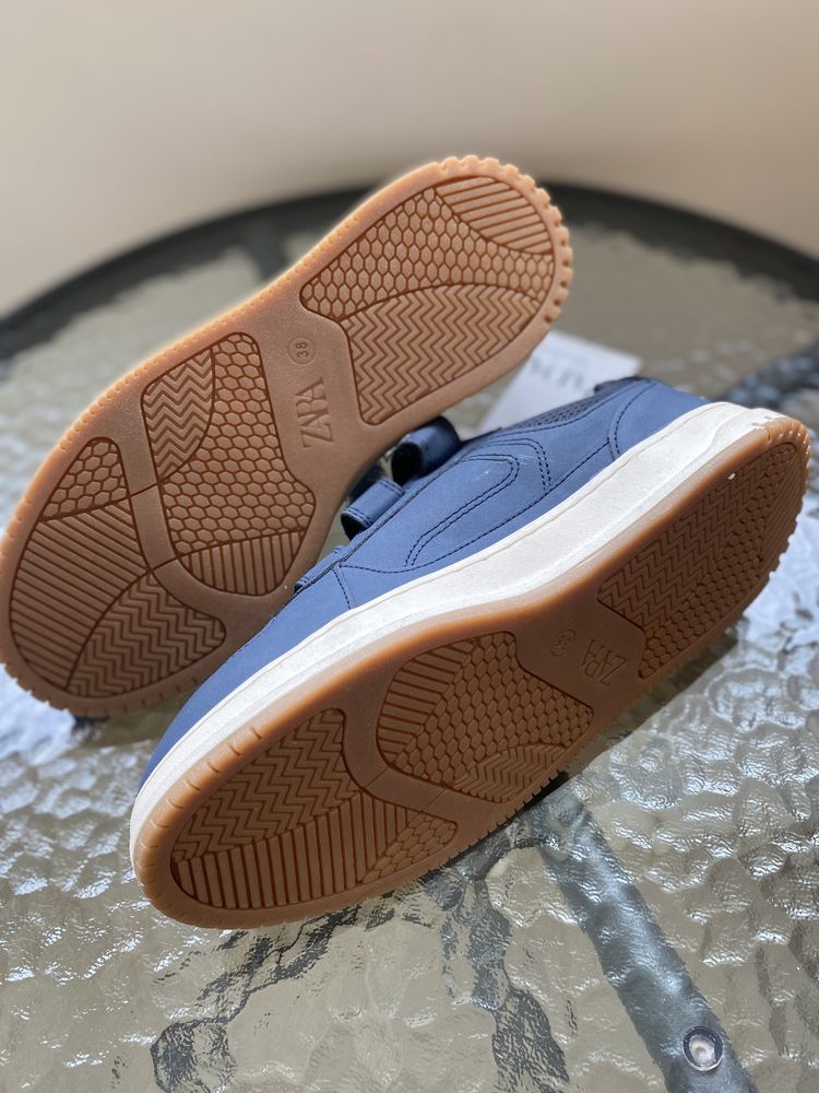 Кросівки Zara для хлопчика 37-38