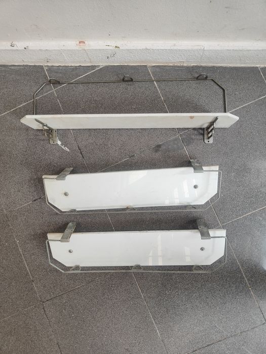 Prateleiras em vidro vintage para casa de banho.