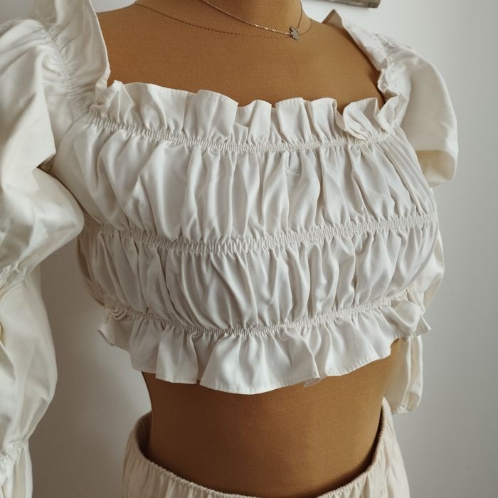 Bluzka PrettyLittleThing, rozmiar 36 – kremowy crop top bufiasty rekaw