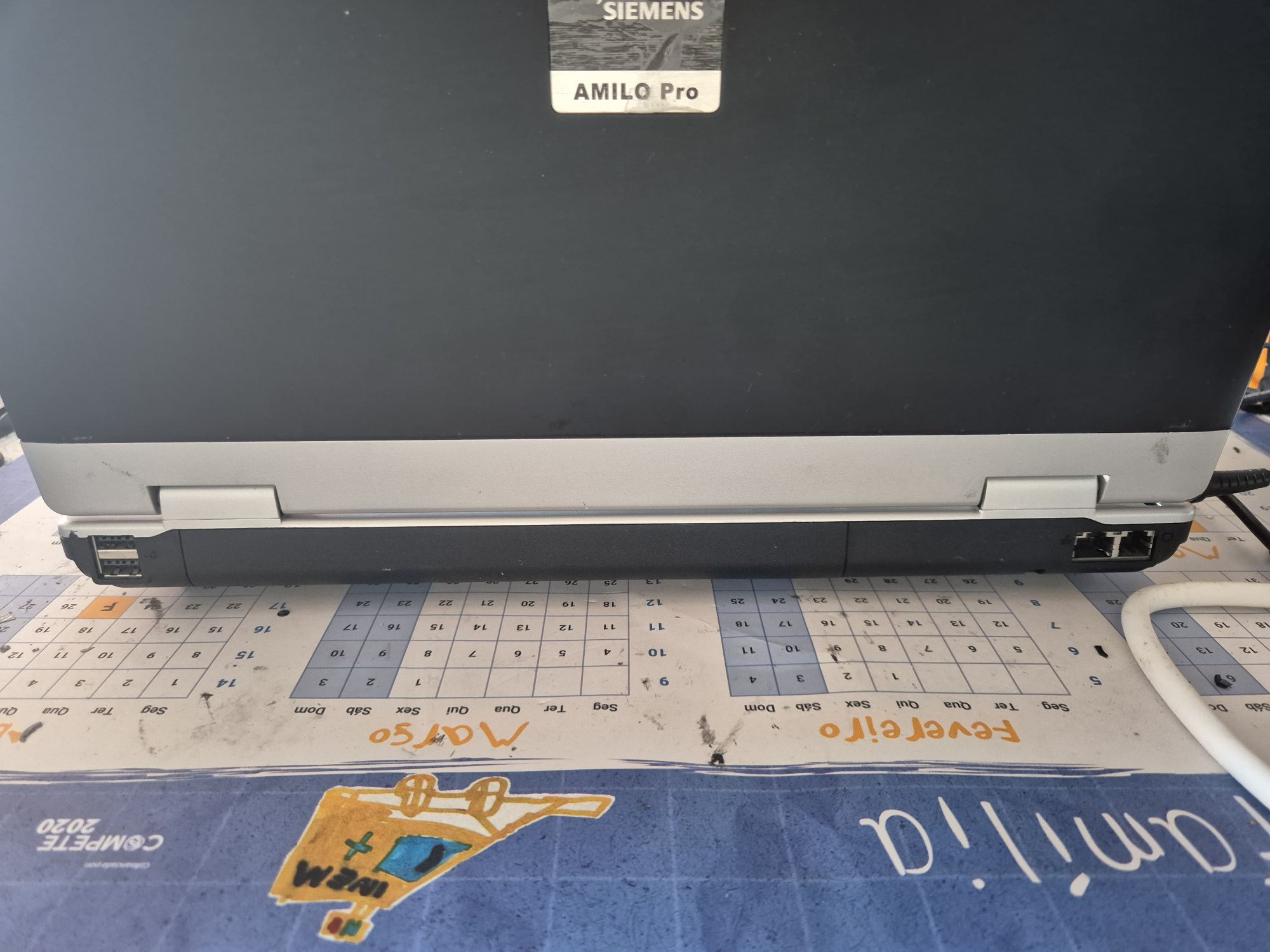 Portátil Fujitsu V3545 Windows XP