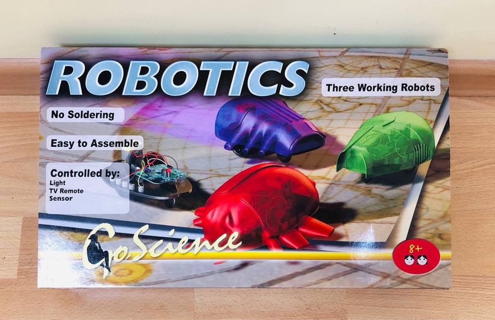 Роботи жуки ROBOTICS - три різні мікросхеми світло / пульт / сенсор 8+