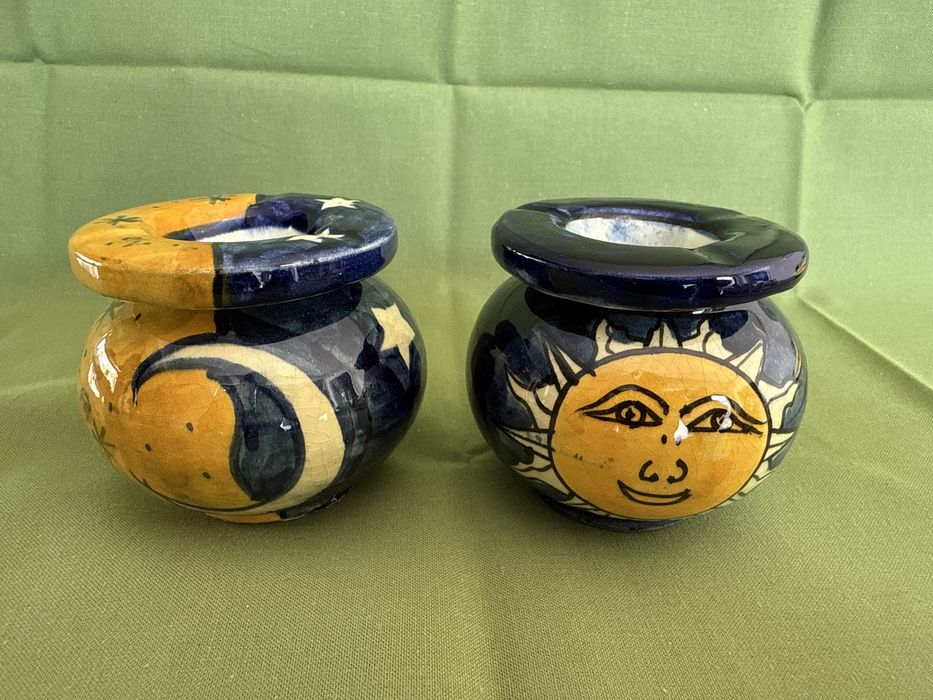 Par de cinzeiros de água pequenos