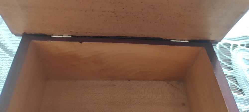 Drewniana skrzynka ozdobna