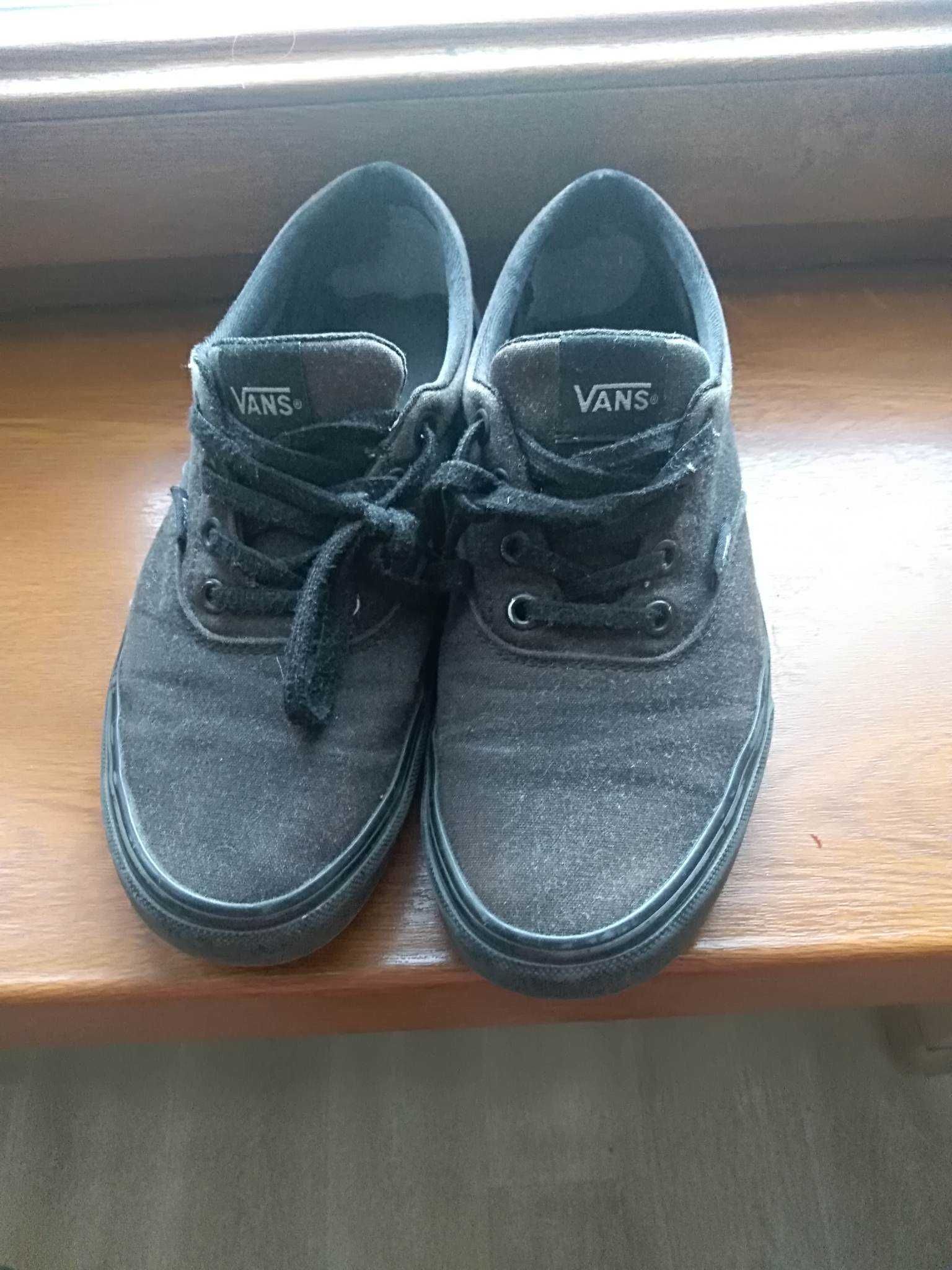 sprzedam buty vans damskie