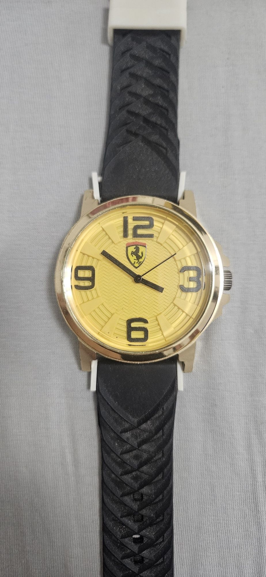 Relógio Ferrari pulseira em borracha
