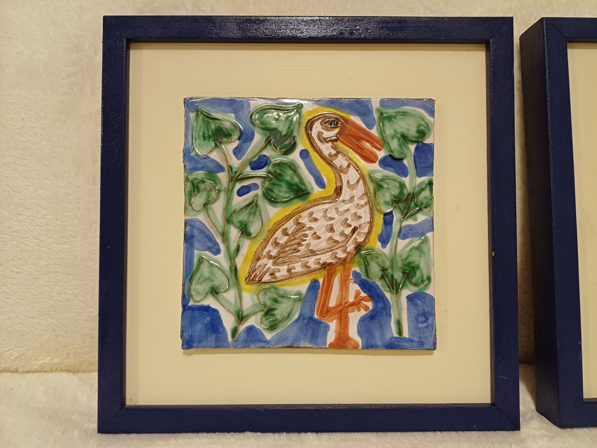 2 quadros de arte/pintura em azulejo (garça e peixe)