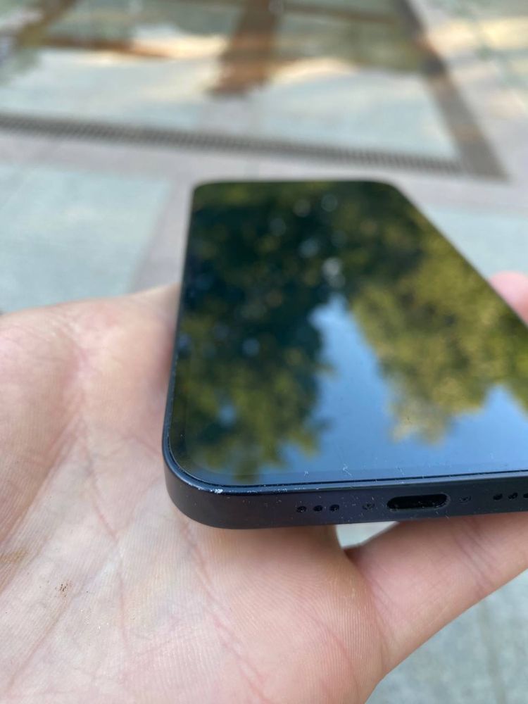 Iphone 16e W bardzo dobrym stanie