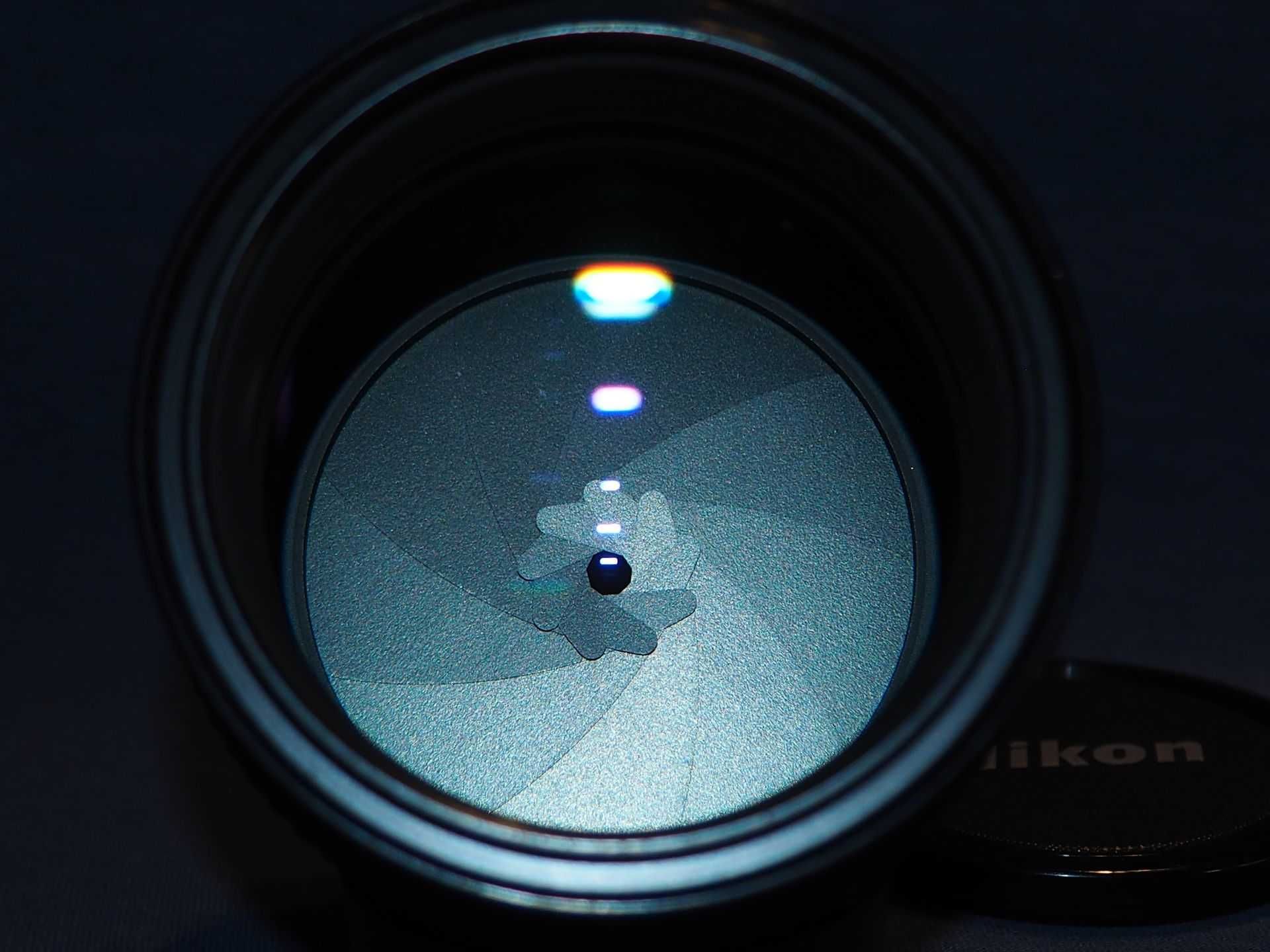 Obiektyw Nikon Nikkor 105mm f1.8 AI-S.