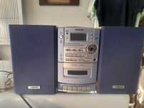 Vendo Radio CD e cassete usado  como novo