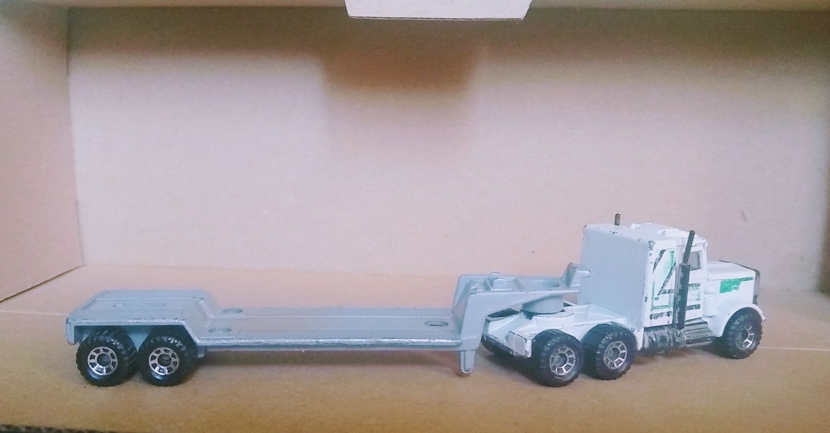 Matchbox Peterbilt White Ace Truck Trailer 1981
