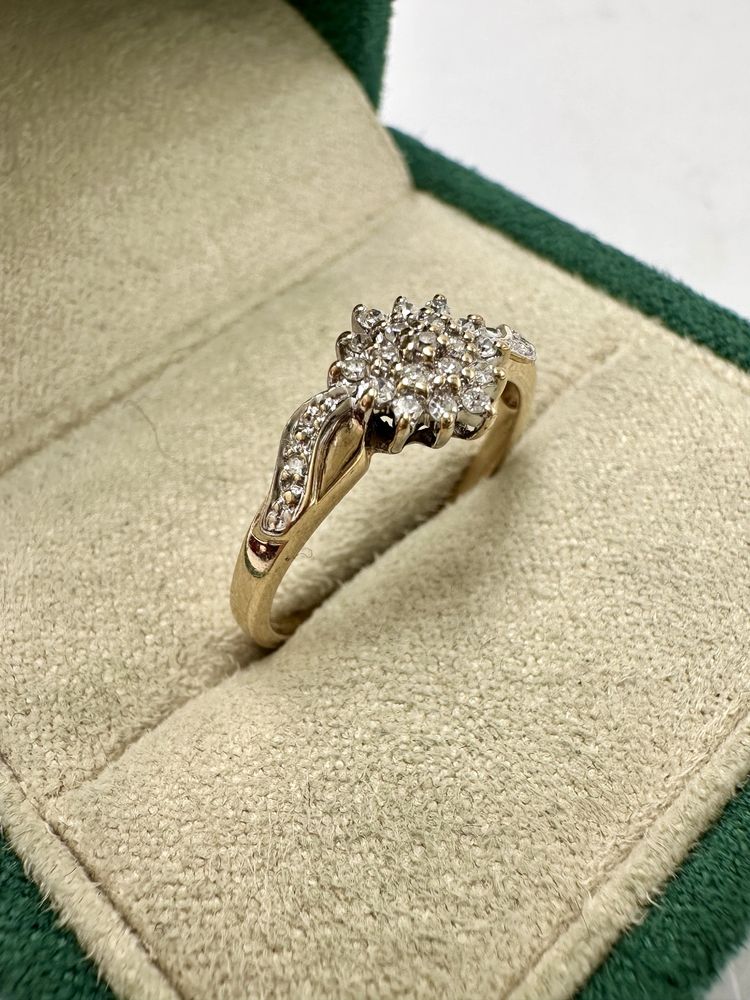 Złoty pierścionek z diamentami 0,08ct