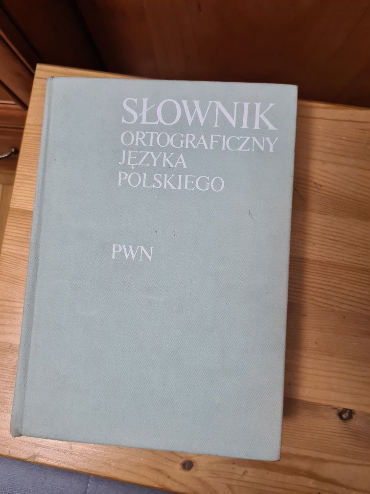 Słownik ortograficzny języka polskiego PWN wraz z zasadami pisowni