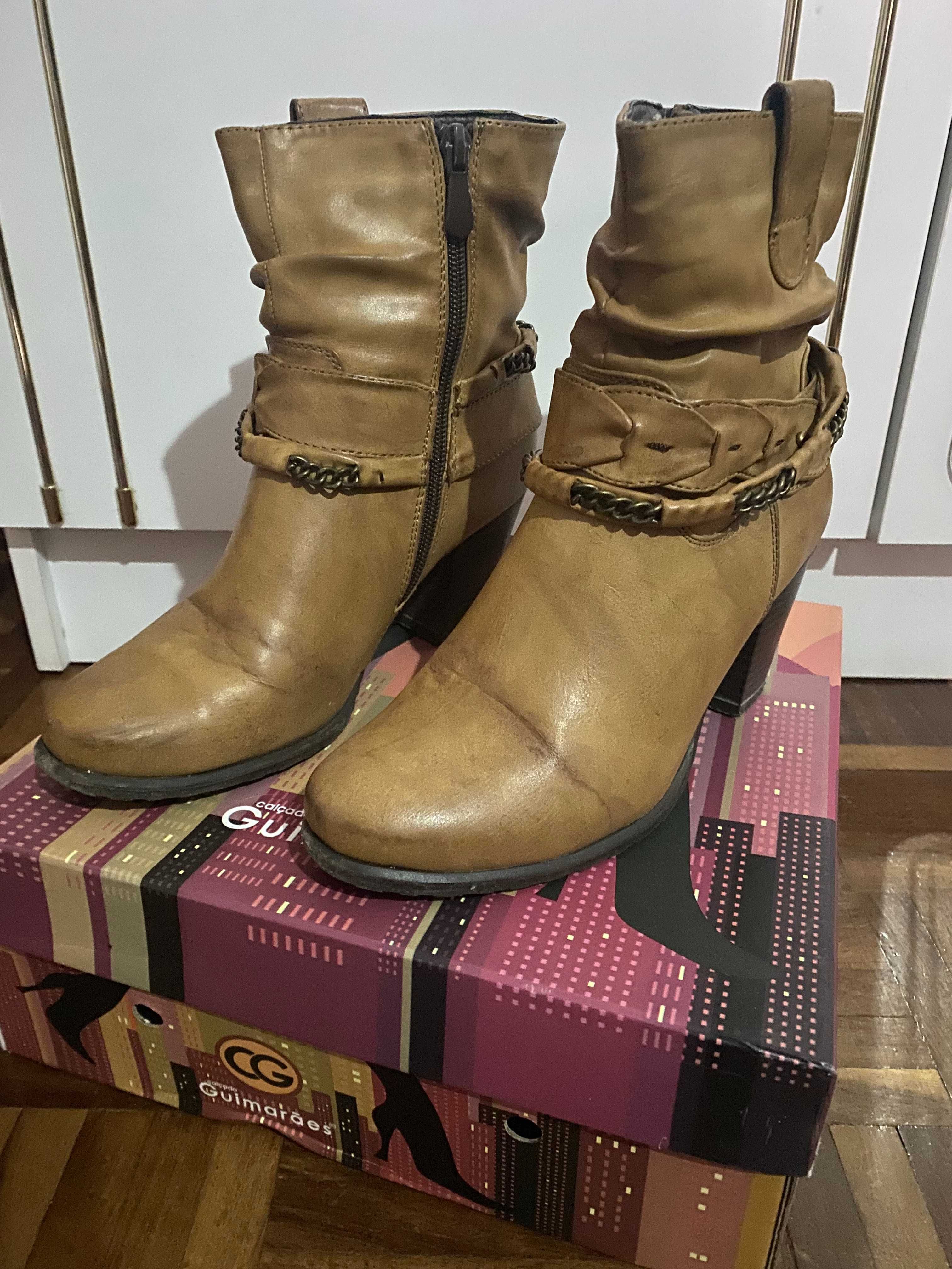 Botas de salto alto, cor camel