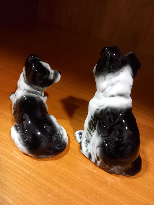 Par de cãezinhos em loiça com acabamento vidrado