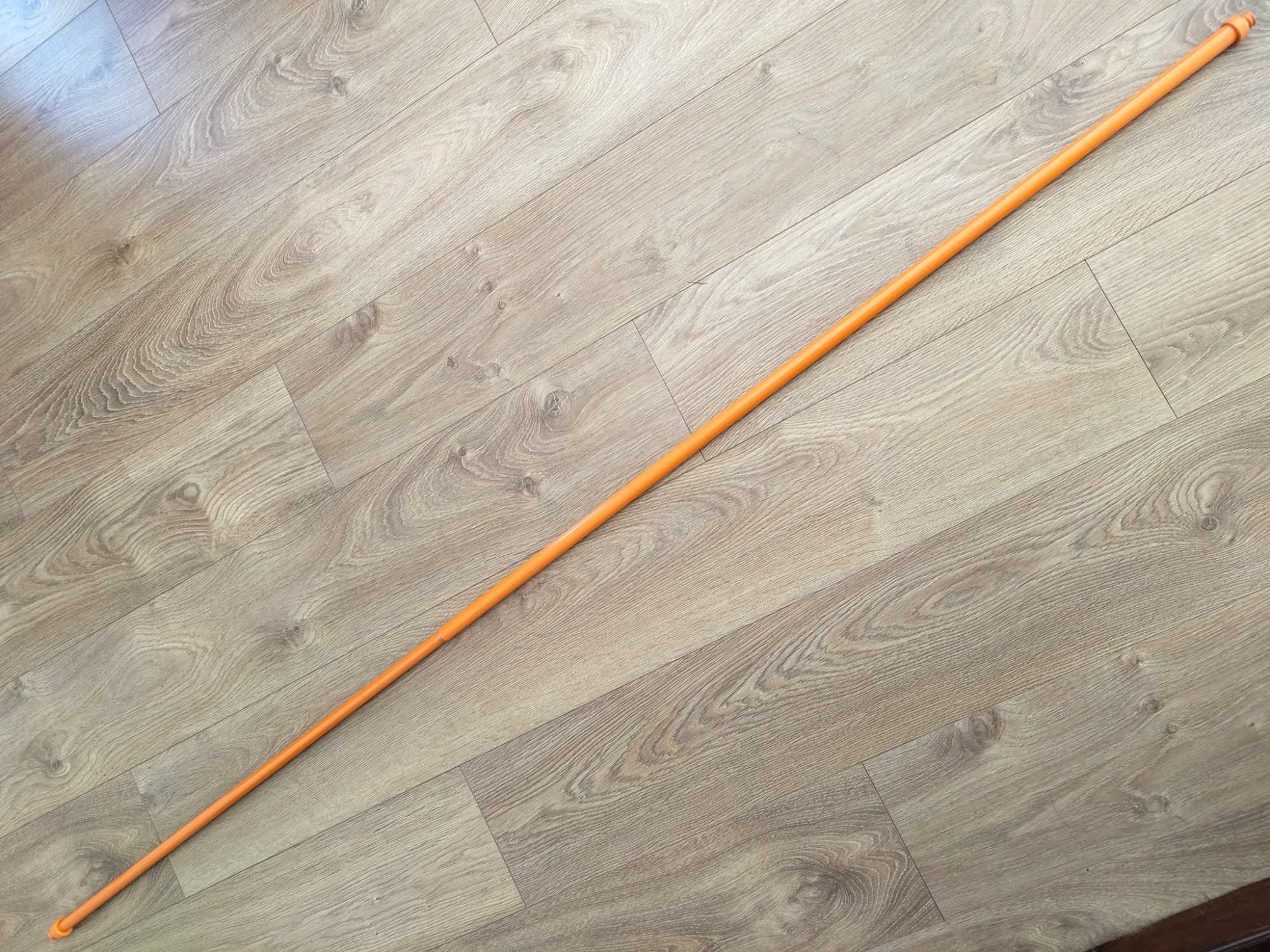 Varão extensível, terminações, suportes de parede, argolas e gancho