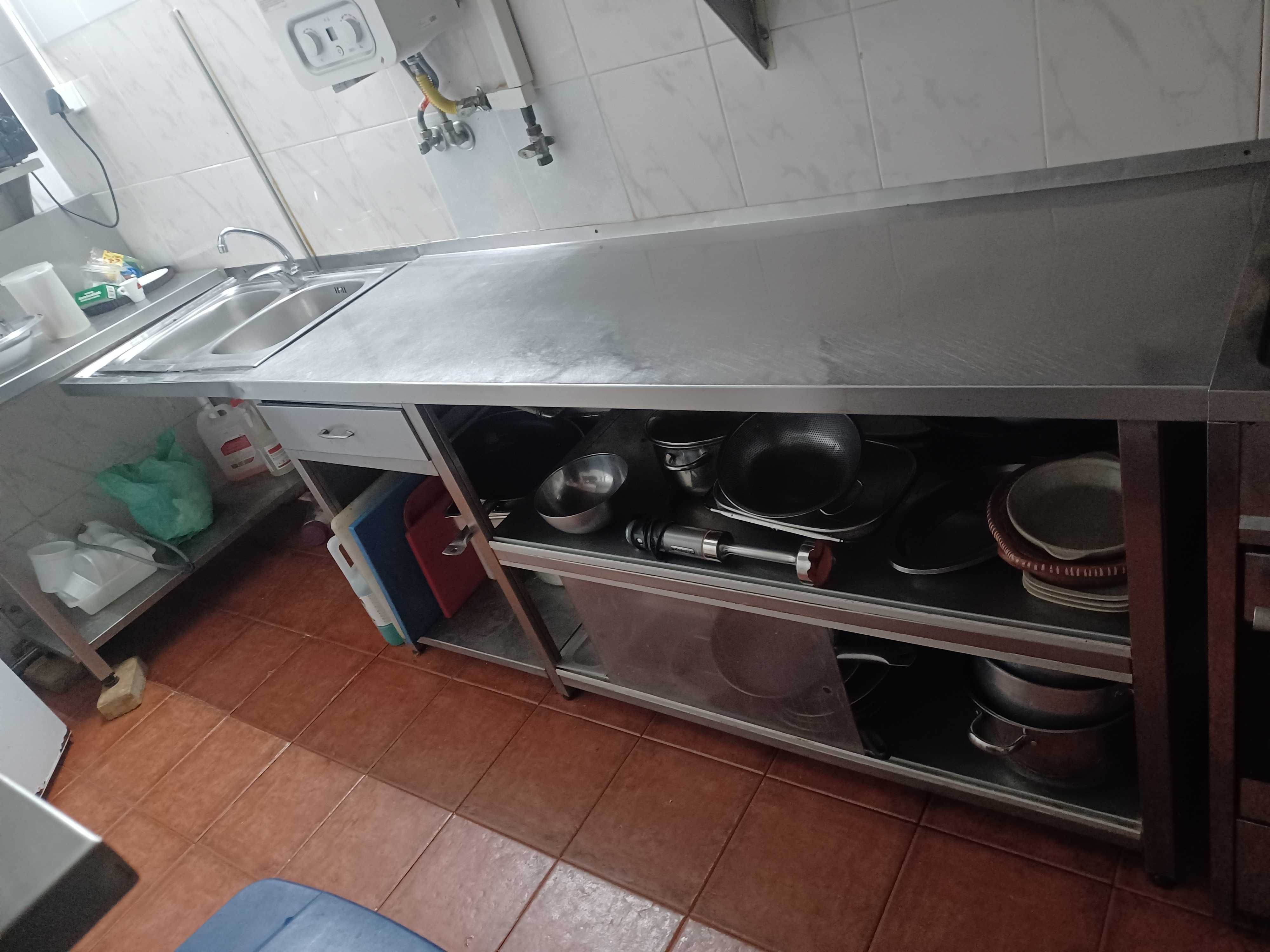 Balcão em INOX com lavatório duplo em ótimo estado de conservação