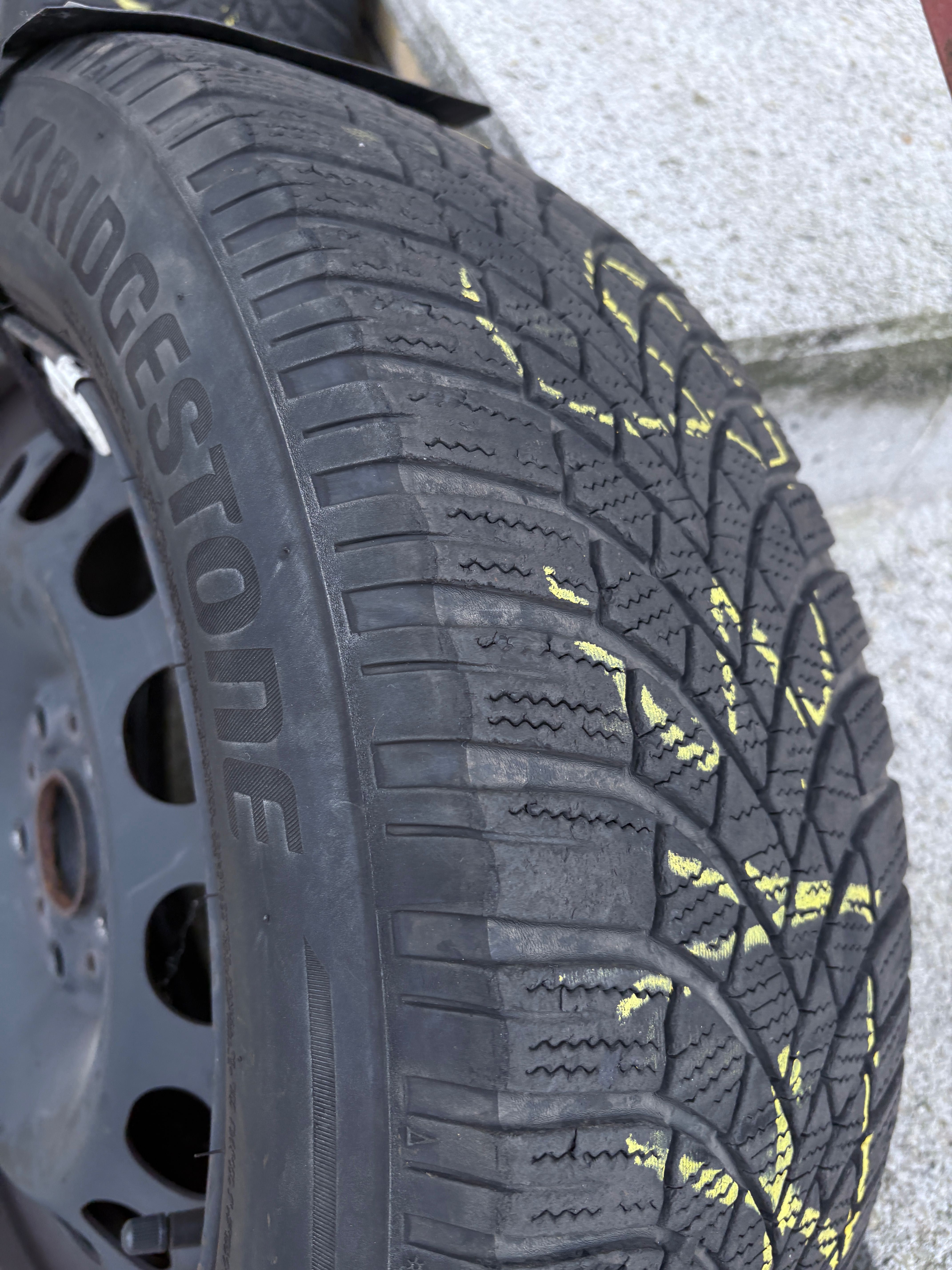 Opony Zimowe Bridgestone 205/60 R16 Blizzak LM005 + Felgi stalowe