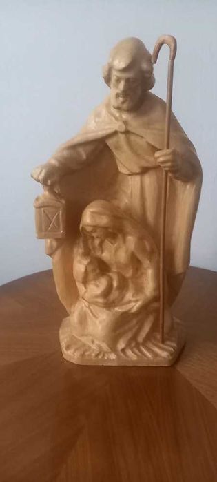 Drewniana rzeźba Świętej Rodziny